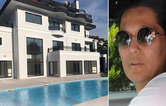 Demet Akalın ın evine haciz geldi!