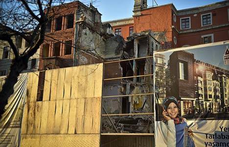 beyoğlunda çöken bina