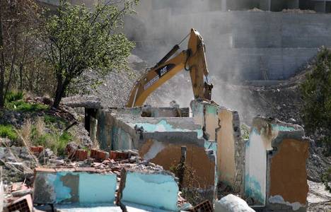 Yenimahalle'de atıl durumdaki gecekondular yıkıldı!