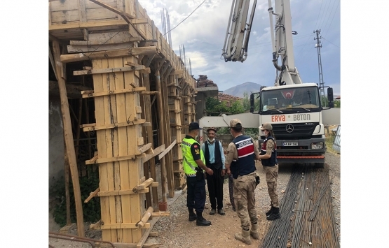 Şehit babasının evi jandarmanın destekleriyle onarılıyor!