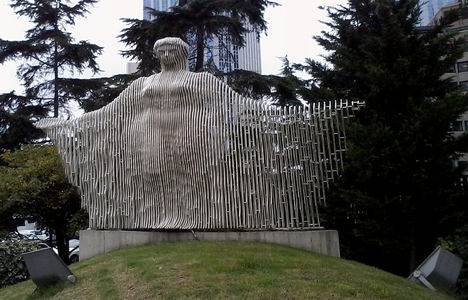 İlhan Koman kimdir?