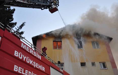 Mersin'de kız öğrenci yurdunda yangın çıktı!