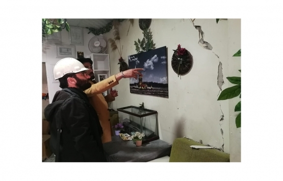 Elazığ da hasarlı bina sahipleri yetkililerin hasar tespitine gelmelerini bekliyor!