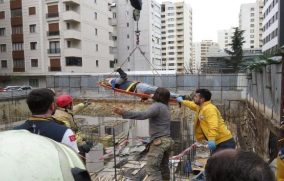 Kadıköy de inşaatta üzerine demir profil düşen işçi yaralandı!