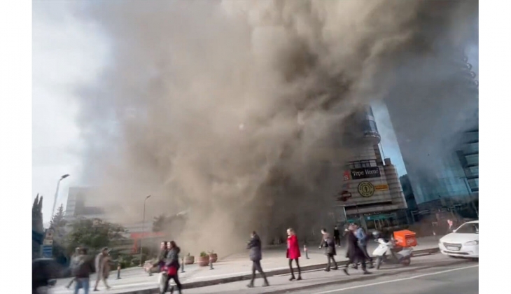 Metrocity yanıyor! Levent dumanlar altında!
