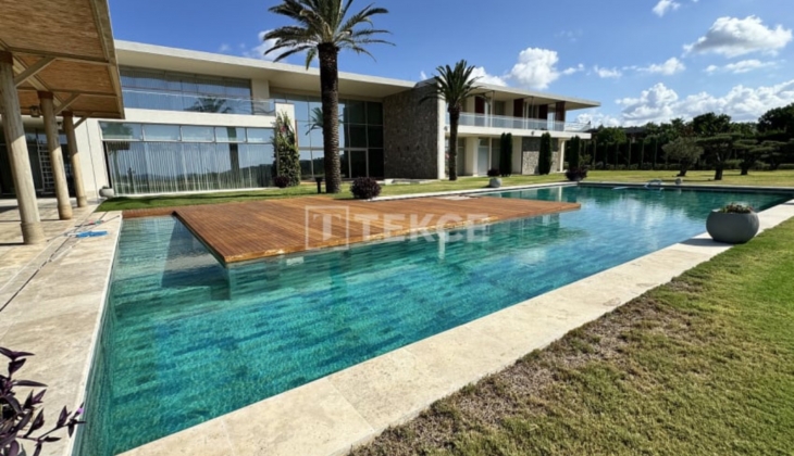 İzmir’in en pahalı evinin fiyatı dudak uçuklattı! Yat marinasına komşu villa tam 533 milyon TL’ye satılıyor!