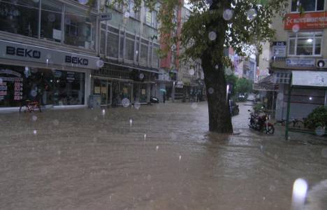 Balıkesir Gönen'de sel sularına kapılan bir kadın kayboldu!