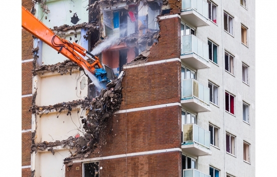 Rize de deniz dolgusu üzerine inşa edilen son bina yıkıldı!