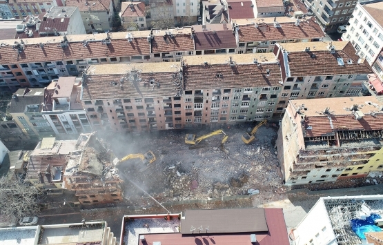 Bağcılar da riskli binaların yıkımına başlandı!