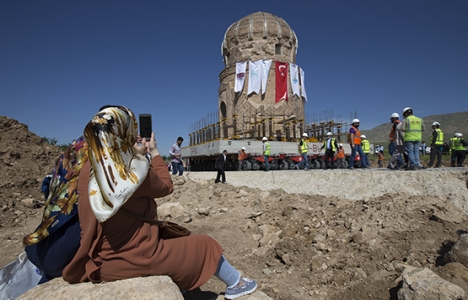 Zeynel Bey Türbesi taşındı!