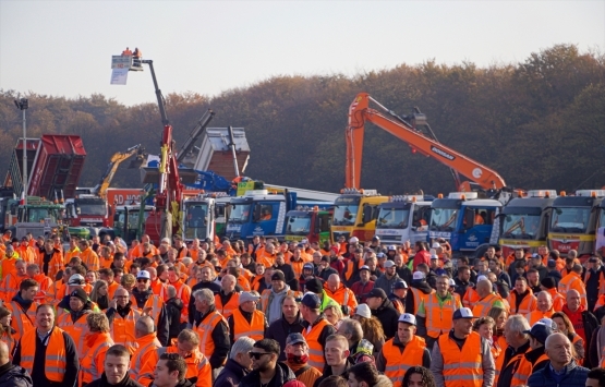 Hollanda'da inşaat sektörü çalışanlarından hükümet karşıtı protesto!