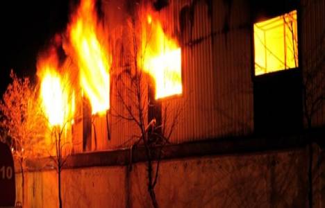 Tarihi Oturakçılar Pazarı'nda yangın çıktı!