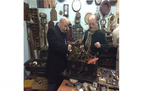 Tarihi saat titizlikle tamir ediliyor!