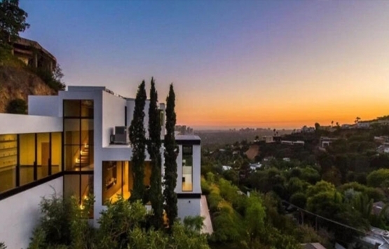 Ariana Grande Hollywoods Hills te 13,7 milyon dolara malikane aldı!