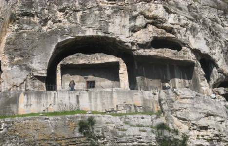 Şanlıurfa'daki kaya mezarlar turizme kazandırılacak!