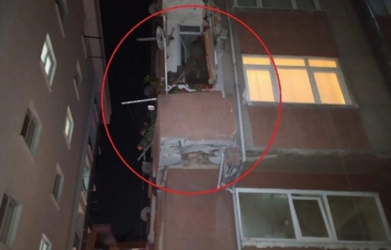 Bahçelievler'de yıkım kararı olan binanın balkonu çöktü!