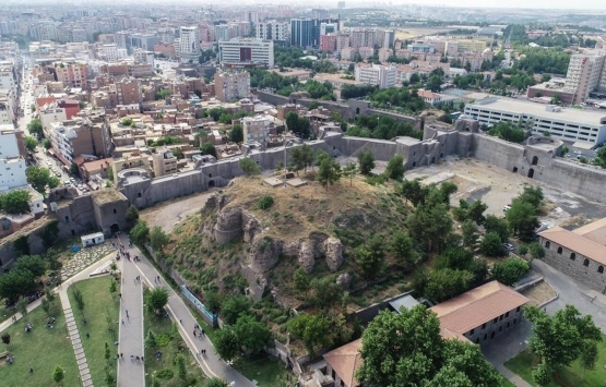 Sur'daki kentsel dönüşüm konutları için araştırma önergesi verildi!