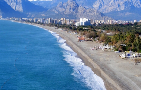 Antalya Konyaaltı Sahili'nde yapılaşmadan dolayı sahil kaybı oldu!