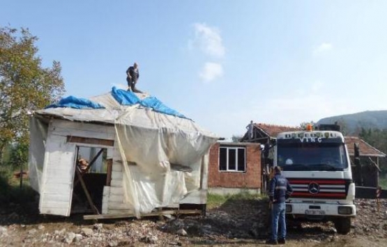 Sinop'taki ahşap ev kamyonla taşındı!