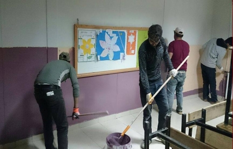 Van Başkale'de öğretmenler okulları onarıyor!