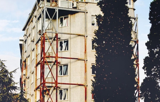 Bakırköy’deki riskli binaya kafes tipi güçlendirme!