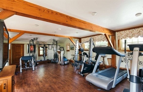 Kourtney Kardashian geceliği 7 bin dolara ev kiraladı!