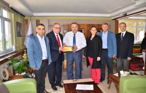 Manisalı gazeteciler TOKİ'den konut istiyor!