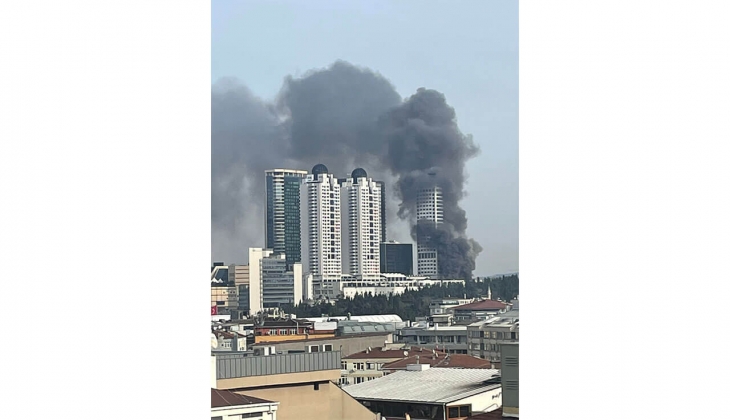 Metrocity yanıyor! Levent dumanlar altında!