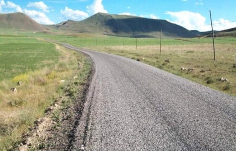 Sarıkamış'ta yol asfaltlama çalışmaları devam ediyor!