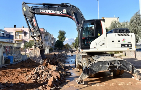 Antalya Kepez Fabrikalar Mahallesi’nin yolları yenileniyor!