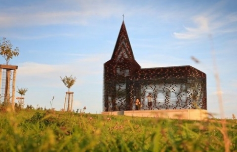 Gijs Van Vaerenbergh içi dışı bir kilise inşa etti!