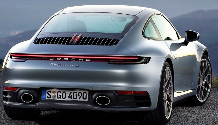 Üstün yol tutuşu ile Porsche 911 Carrera 4S bayilerde alıcılarını bekliyor