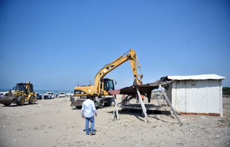 Mersin Akdeniz kıyılarındaki kaçak yapılar yıkılıyor!