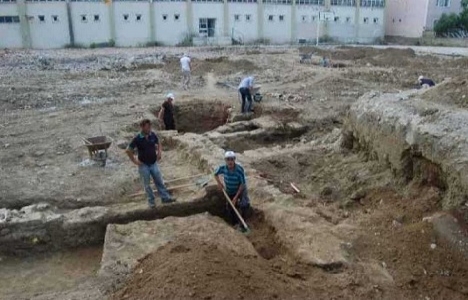 Çanakkale Lapseki'deki okul inşaatında mezar bulundu!