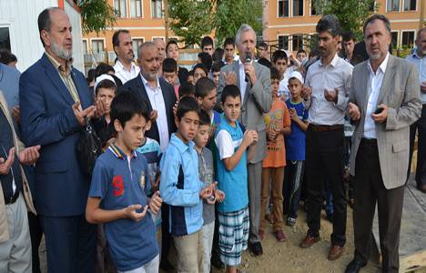 Şevki Yılmaz'dan Gölcük'e anaokullu cami!