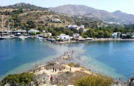 Gümüşlük'te antik mezarların üstünde yol yapımına başlanıyor!