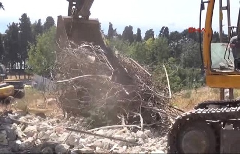 Mehmet Müezzinoğlu nun Avcılar daki evi yıkıldı!