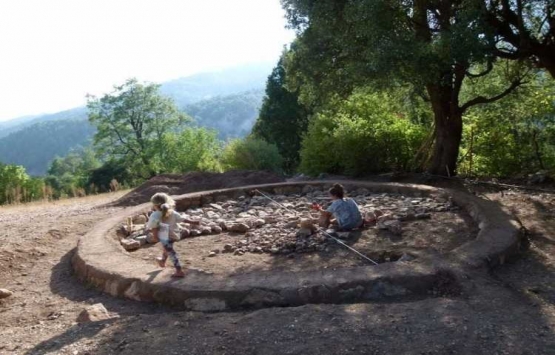 Doğada bin 500 TL ye ev inşa etti!