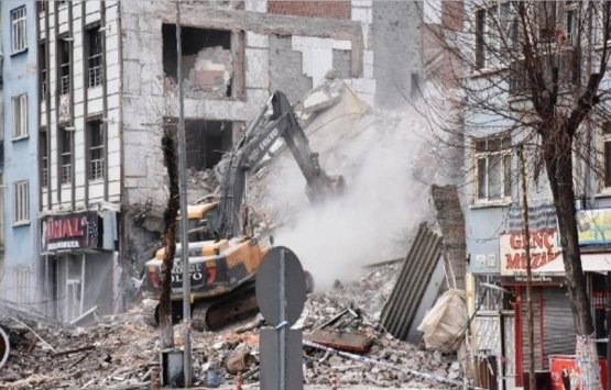 Malatya Yağmur Apartmanı’ndaki bilinçsiz yıkım 2 binaya hasar verdi!