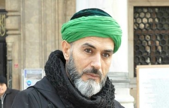 Yaşar Alptekin evinin kapılarını açtı!