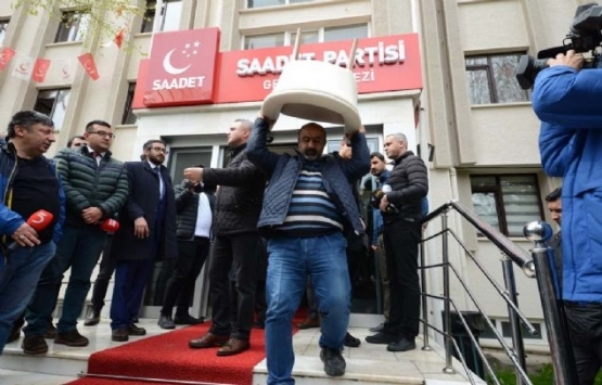 Saadet Partisi nin genel merkez binası tahliye ediliyor!
