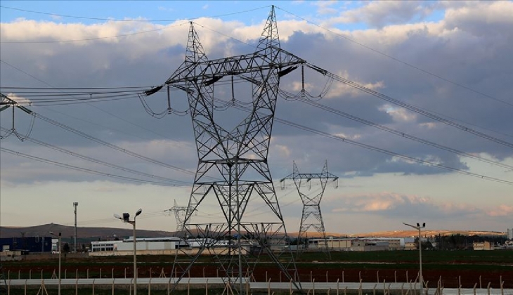 Sıcaklar arttı, elektrik tüketimi rekor üstüne rekor kırdı!