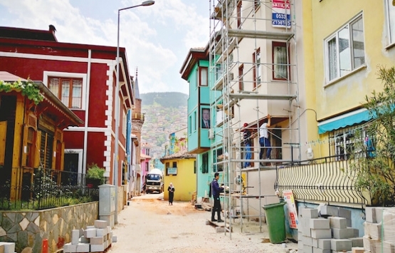 Bursa Hisar’da binaların cepheleri yenilendi!