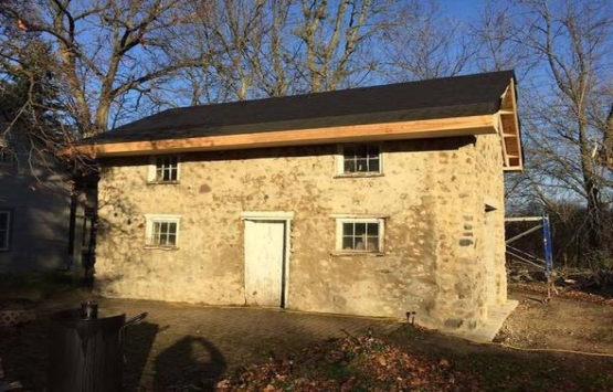 1800 lü yıllardan kalan binayı saraya çevirdi!