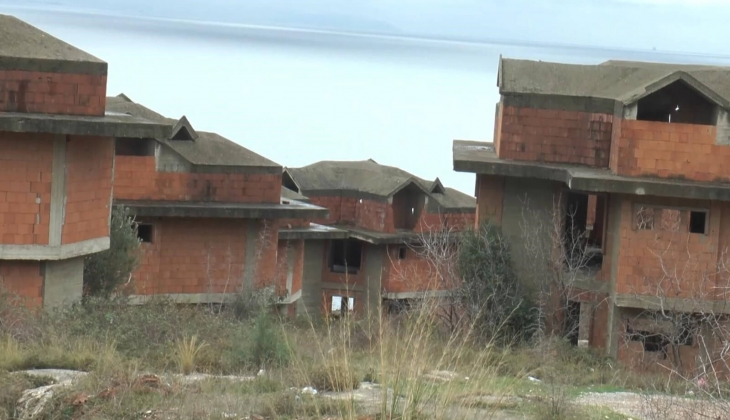 Bu villalar 28 yıldır kaderine terk edildi! Gizemli villaların sırrı ne?