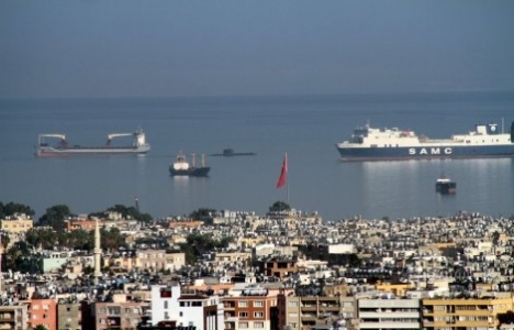 İskenderun Körfezi'nde 15 aydır duran gemiye çevreciler tepki gösteriyor!