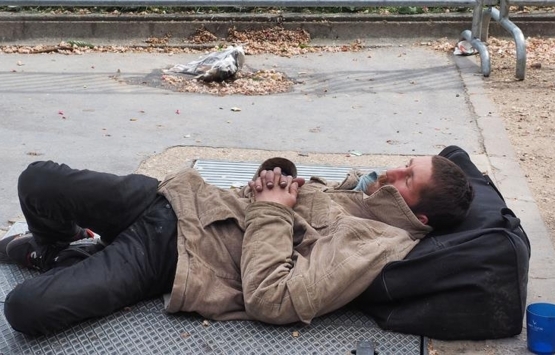 ABD de evsizler için nakliyat konteynırlarından ev projesi!