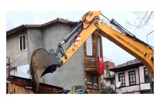 Bursa Osmangazi de kaçak işletme yıkıldı!