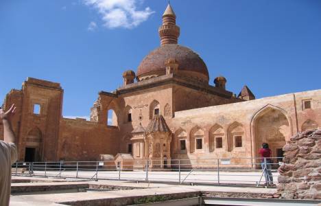İshak Paşa Sarayı restorasyon çalışmaları bitme aşamasına geldi!