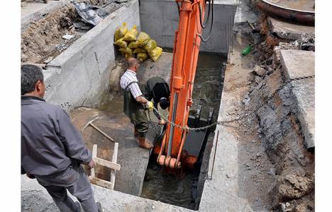 İzmir Mürselpaşa’daki kolektör hattı temizleniyor!